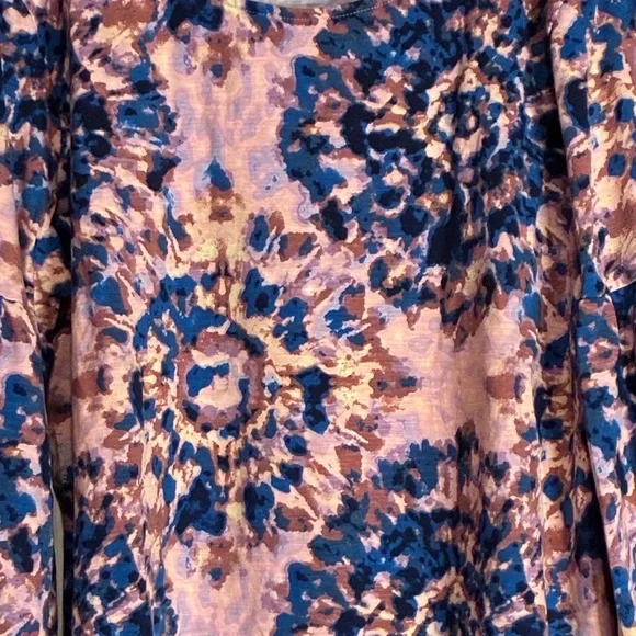 Elegant Floral Women's Blouse in Blue and Pink - Picture 2 of 8